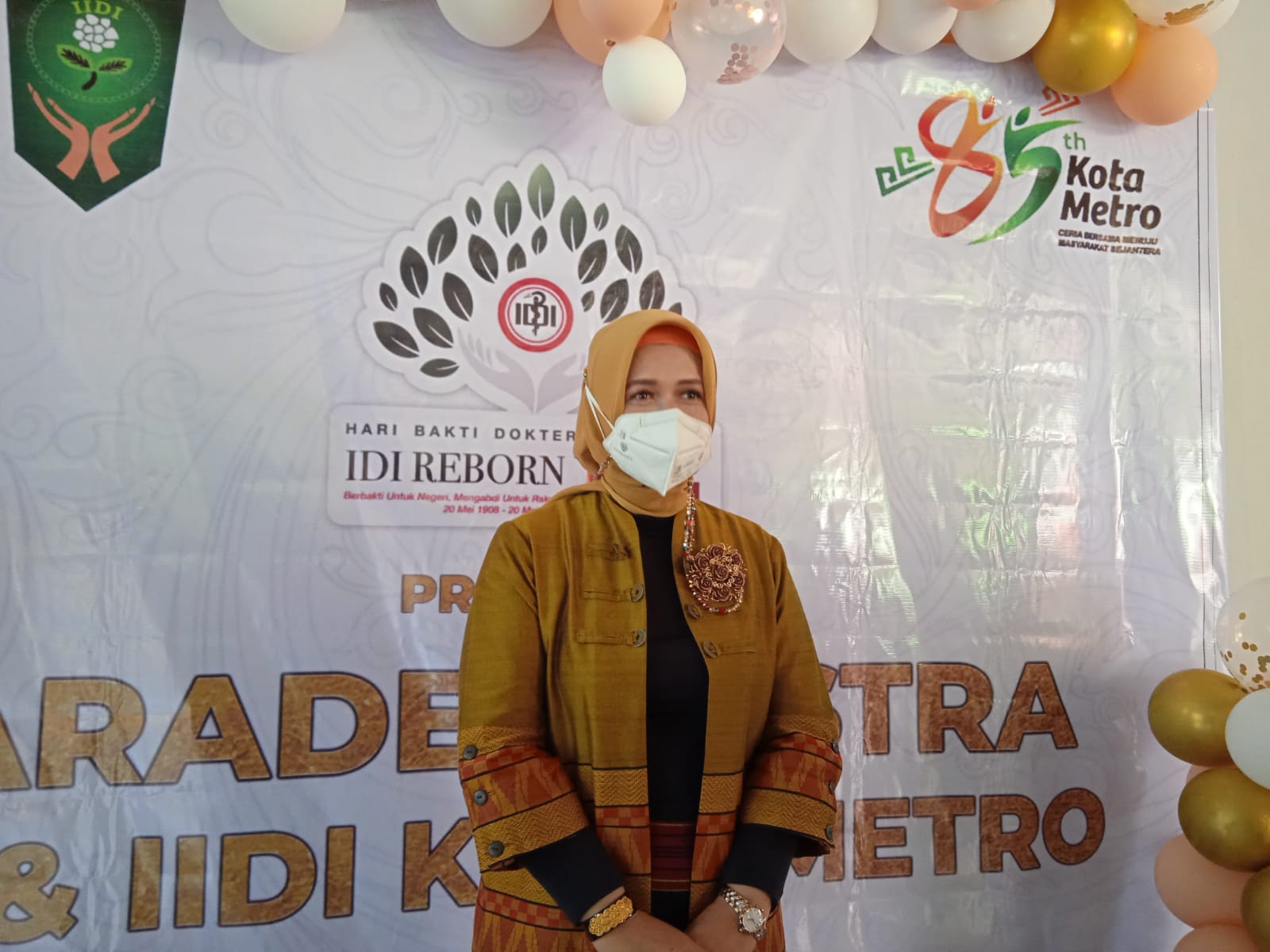 Ketua Dekrasnasda Kota metro Melestarikan Kain warisan Nusantara Diajang Fasihion Show