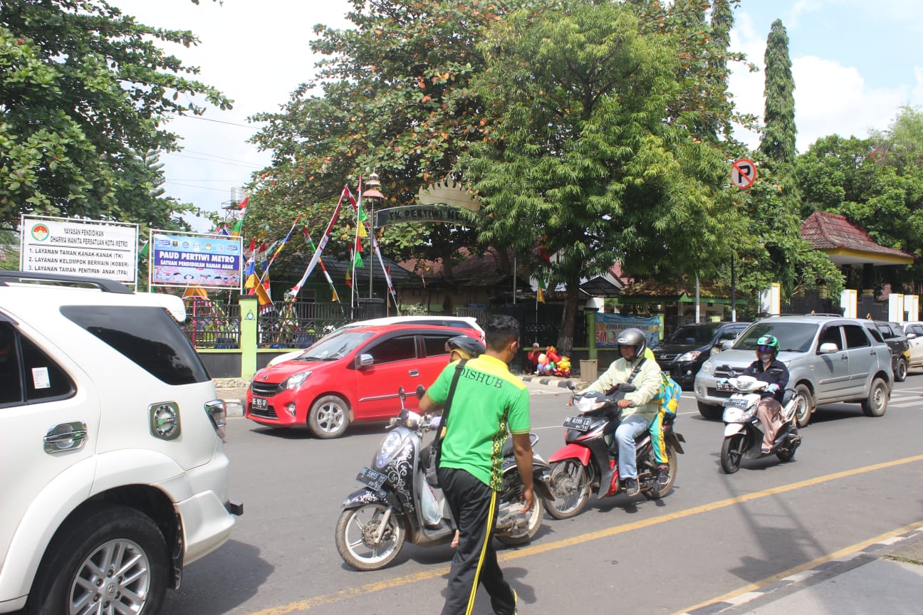 Masyarakat Jalan ZA Pagaralam, Kelurahan Imopuro, Mengeluhkan Parkir liar