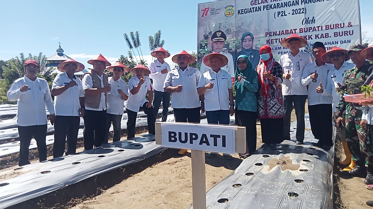 Bupati Buru ; Gelar Tanaman Serempak Didesa Waetina Kecamatan Waelata Dalam Rangka Pencegahan dan Penurunan Stunting