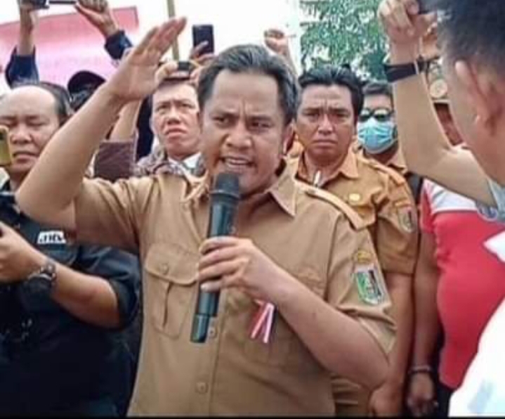 Ketua Aliansi Aparatur Pemerintahan Desa (AAPD) Lampung timur menolak pembayaran siltaf yang tidak merata.